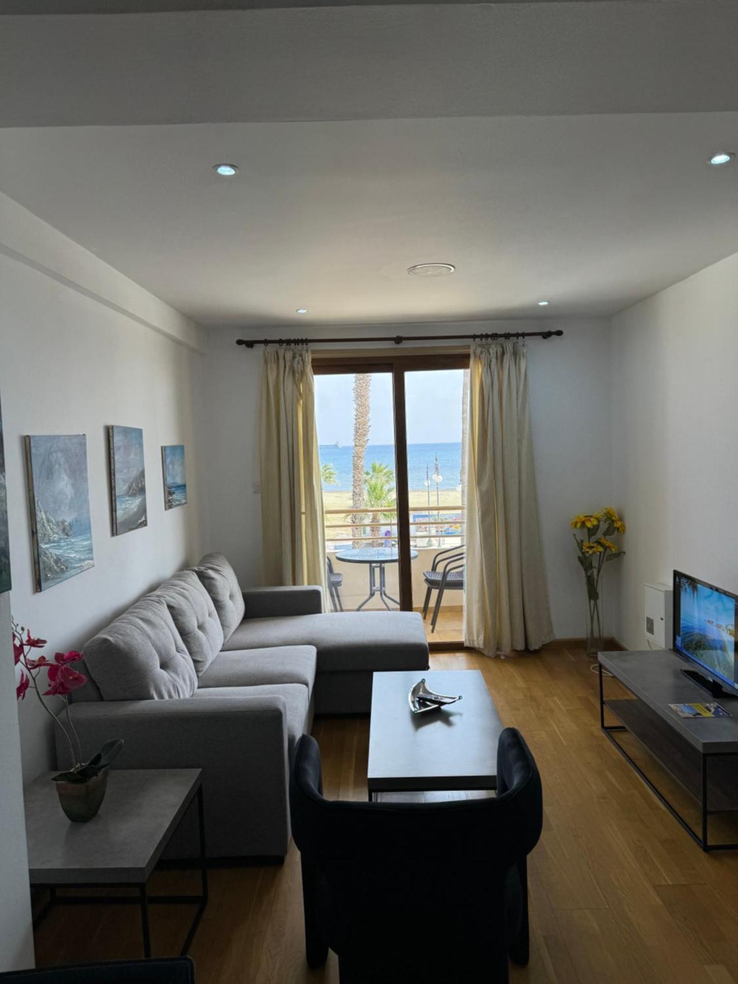 Ithaki Phinikoudes Apartment No. 102 Larnaca Luaran gambar